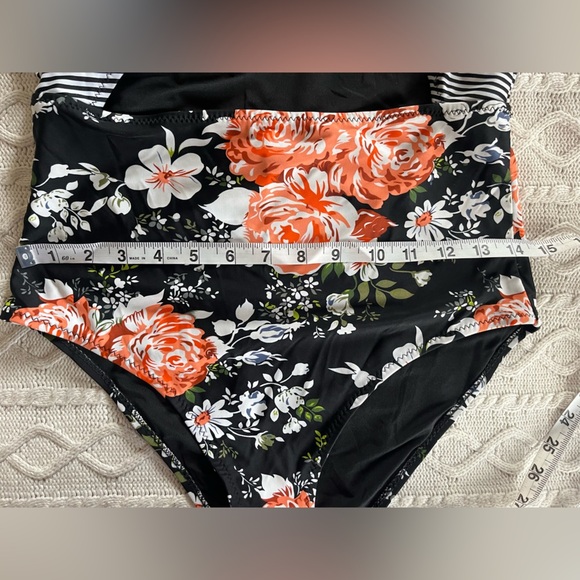 Cupshe Black & White Striped Floral One Piece Swimsuit Women’s Size Medium - Picture 9 of 12